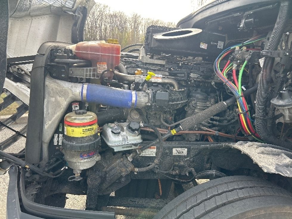 Day Cab Tractor-Heavy Duty Tractors-Freightliner-2022-T12642ST-Fitchburg-MA-419,226\n\t\tmiles-$ 56,000 - Image 16
