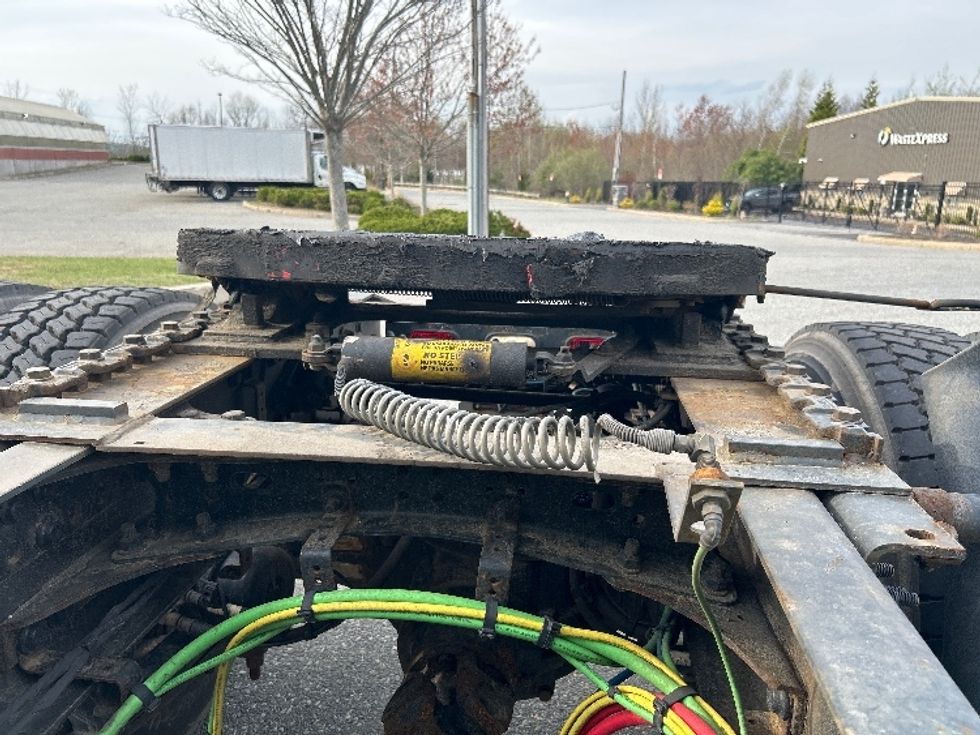 Day Cab Tractor-Heavy Duty Tractors-Freightliner-2022-T12642ST-Fitchburg-MA-419,226\n\t\tmiles-$ 56,000 - Image 18