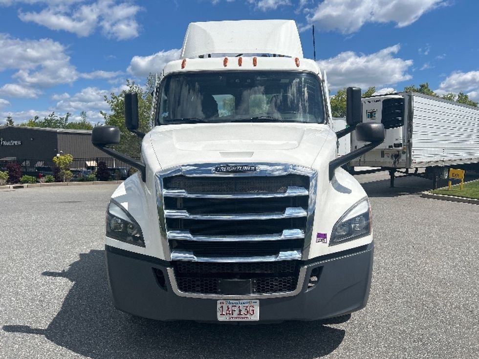 Day Cab Tractor-Heavy Duty Tractors-Freightliner-2022-T12642ST-Fitchburg-MA-419,226\n\t\tmiles-$ 56,000 - Image 2