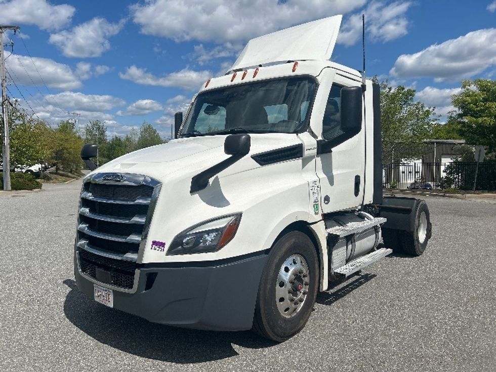 Day Cab Tractor-Heavy Duty Tractors-Freightliner-2022-T12642ST-Fitchburg-MA-419,226\n\t\tmiles-$ 56,000 - Image 3