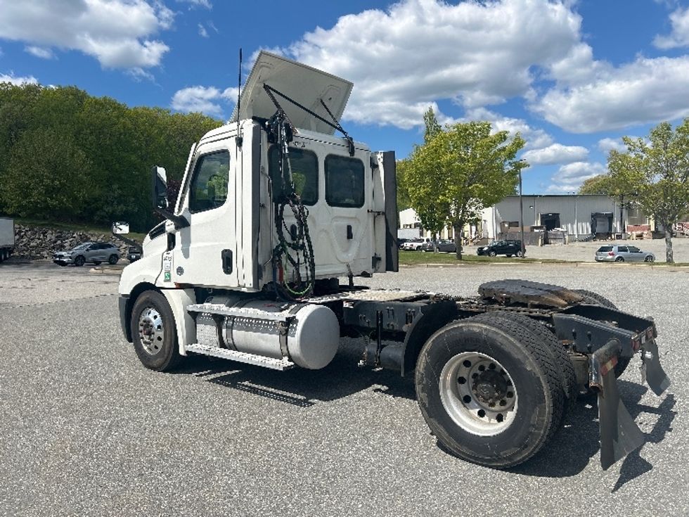 Day Cab Tractor-Heavy Duty Tractors-Freightliner-2022-T12642ST-Fitchburg-MA-419,226\n\t\tmiles-$ 56,000 - Image 5