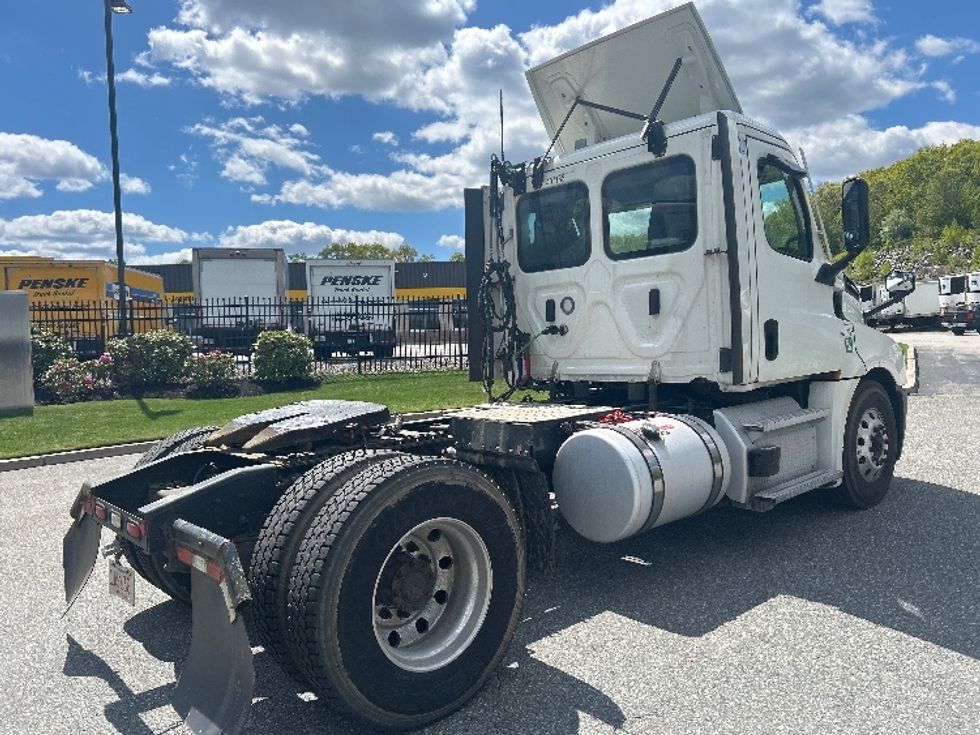 Day Cab Tractor-Heavy Duty Tractors-Freightliner-2022-T12642ST-Fitchburg-MA-419,226\n\t\tmiles-$ 56,000 - Image 7