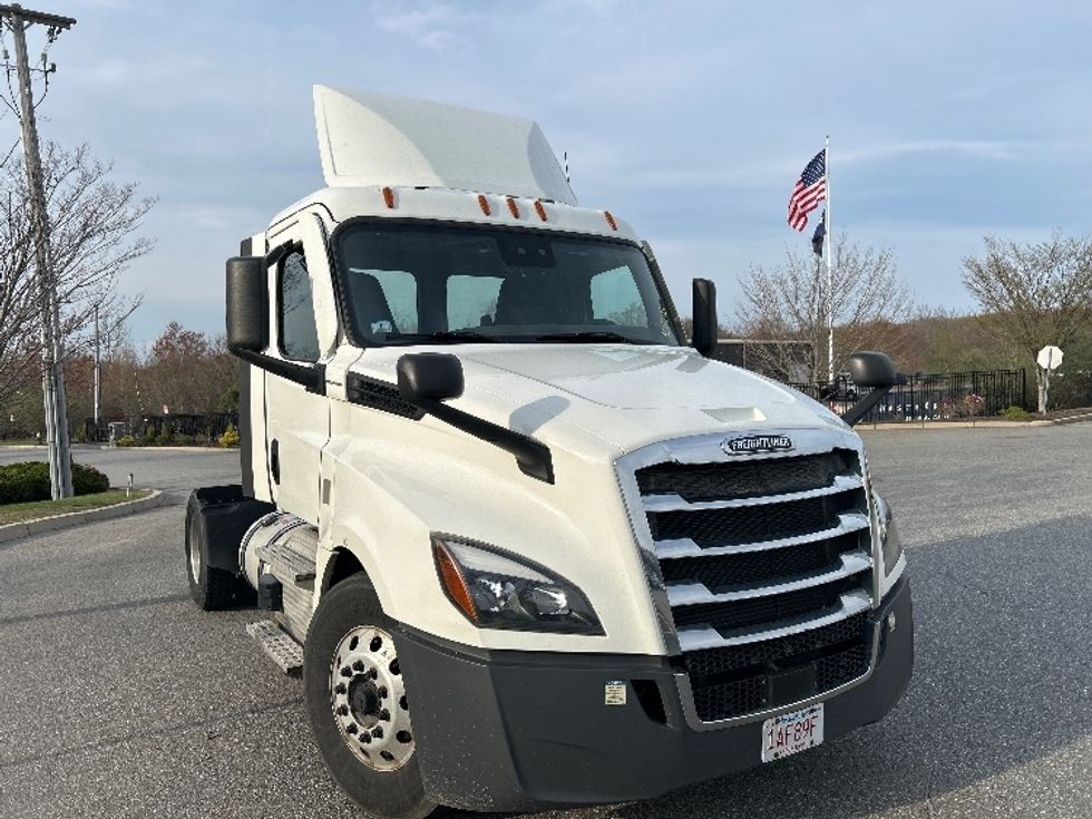 Day Cab Tractor-Heavy Duty Tractors-Freightliner-2022-T12642ST-Fitchburg-MA-444,986\n\t\tmiles-$ 51,750 - Image 1