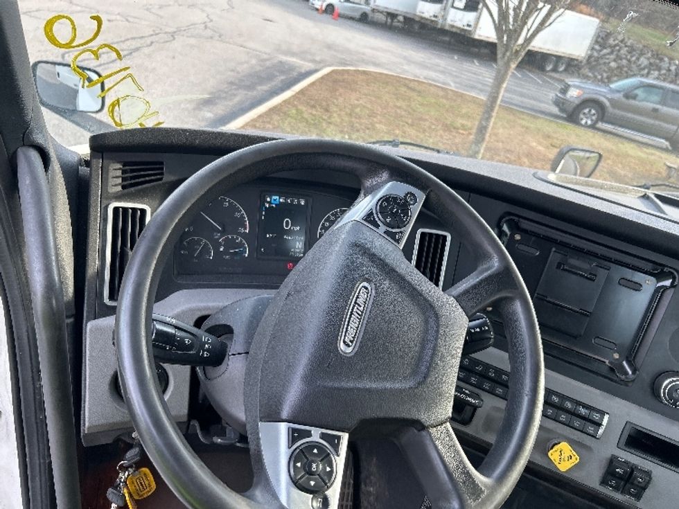 Day Cab Tractor-Heavy Duty Tractors-Freightliner-2022-T12642ST-Fitchburg-MA-444,986\n\t\tmiles-$ 51,750 - Image 11