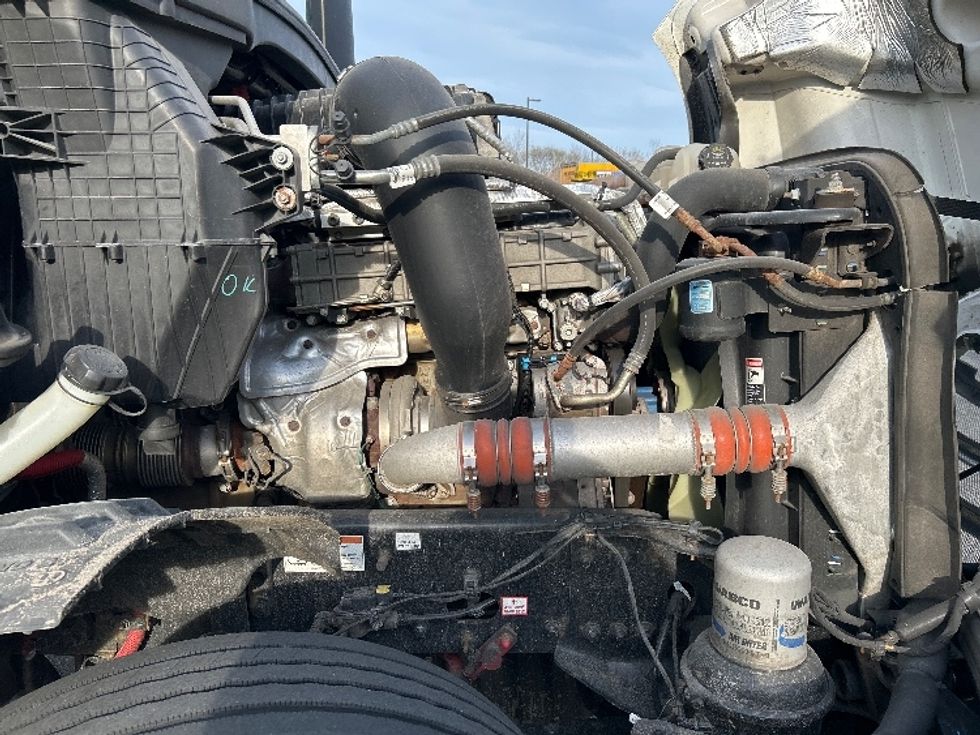 Day Cab Tractor-Heavy Duty Tractors-Freightliner-2022-T12642ST-Fitchburg-MA-444,986\n\t\tmiles-$ 51,750 - Image 15
