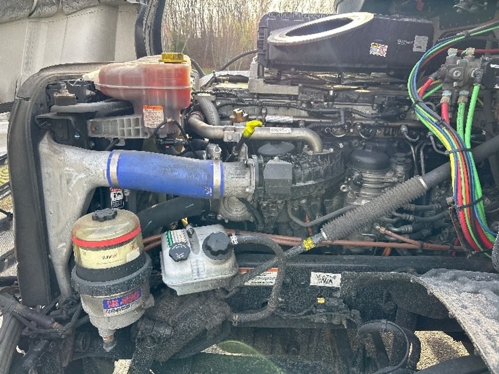 Day Cab Tractor-Heavy Duty Tractors-Freightliner-2022-T12642ST-Fitchburg-MA-444,986\n\t\tmiles-$ 51,750 - Image 16