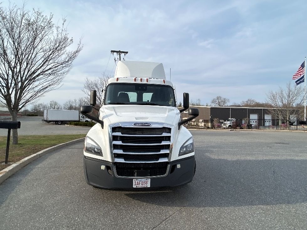 Day Cab Tractor-Heavy Duty Tractors-Freightliner-2022-T12642ST-Fitchburg-MA-444,986\n\t\tmiles-$ 51,750 - Image 2