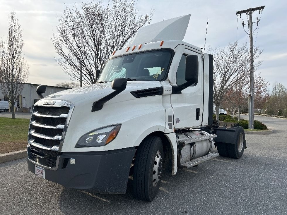 Day Cab Tractor-Heavy Duty Tractors-Freightliner-2022-T12642ST-Fitchburg-MA-444,986\n\t\tmiles-$ 51,750 - Image 3