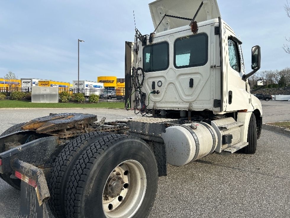 Day Cab Tractor-Heavy Duty Tractors-Freightliner-2022-T12642ST-Fitchburg-MA-444,986\n\t\tmiles-$ 51,750 - Image 7