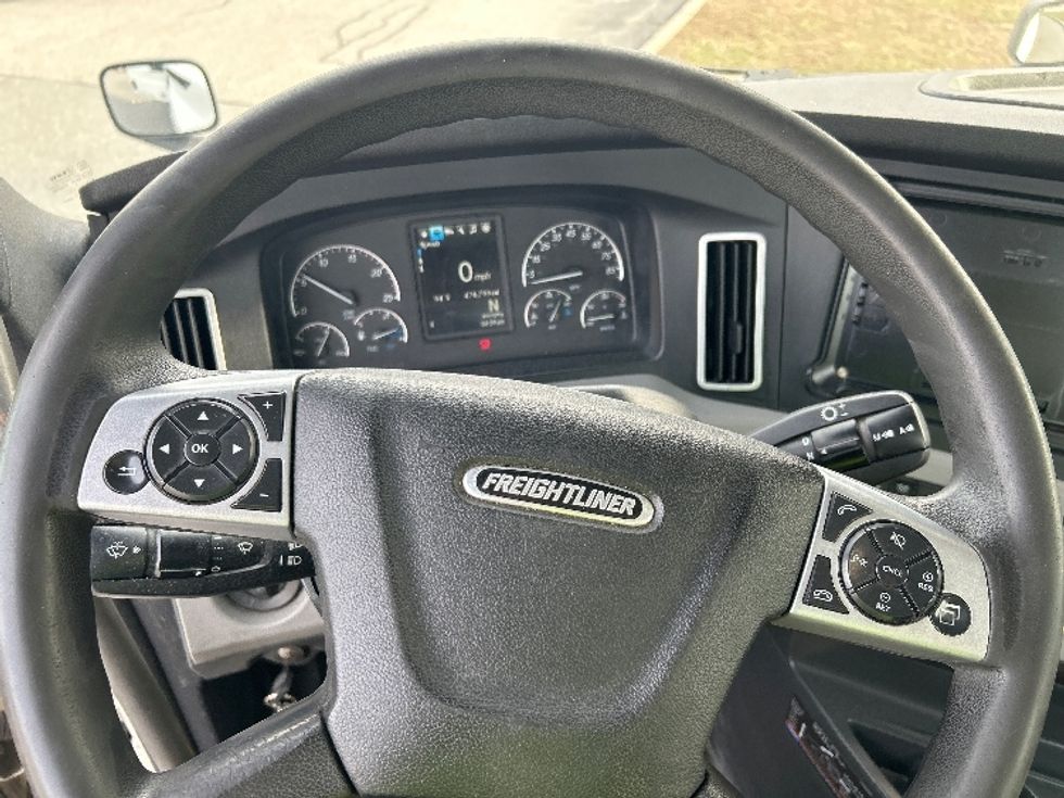 Day Cab Tractor-Heavy Duty Tractors-Freightliner-2022-T12642ST-Fitchburg-MA-476,828\n\t\tmiles-$ 43,500 - Image 11