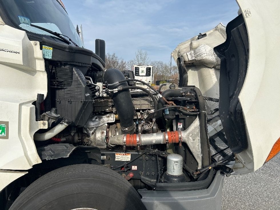 Day Cab Tractor-Heavy Duty Tractors-Freightliner-2022-T12642ST-Fitchburg-MA-476,828\n\t\tmiles-$ 43,500 - Image 15