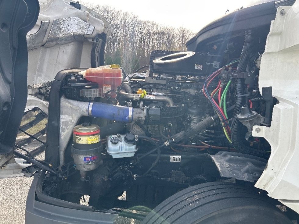 Day Cab Tractor-Heavy Duty Tractors-Freightliner-2022-T12642ST-Fitchburg-MA-476,828\n\t\tmiles-$ 43,500 - Image 16