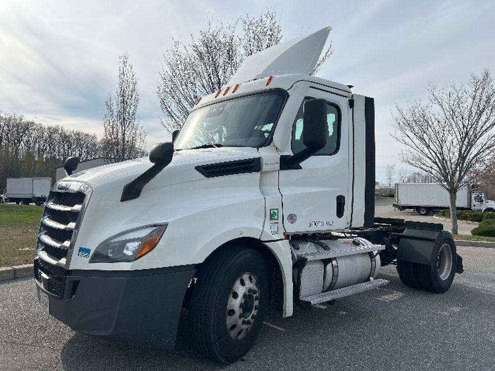 Day Cab Tractor-Heavy Duty Tractors-Freightliner-2022-T12642ST-Fitchburg-MA-476,828\n\t\tmiles-$ 43,500 - Image 3