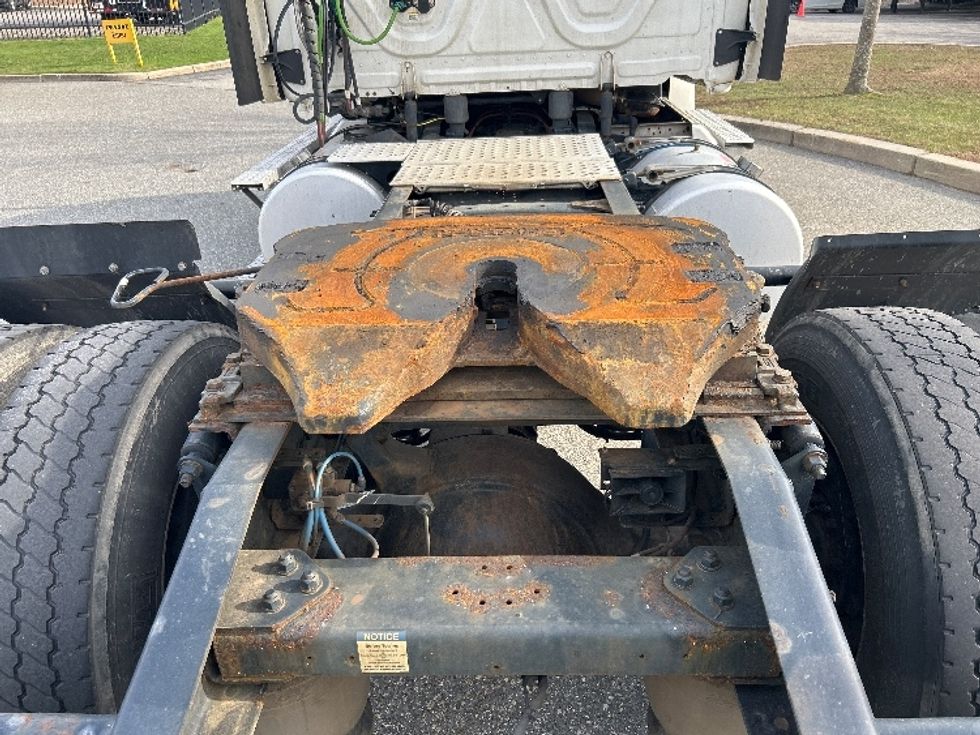 Day Cab Tractor-Heavy Duty Tractors-Freightliner-2022-T12642ST-Fitchburg-MA-476,828\n\t\tmiles-$ 43,500 - Image 6