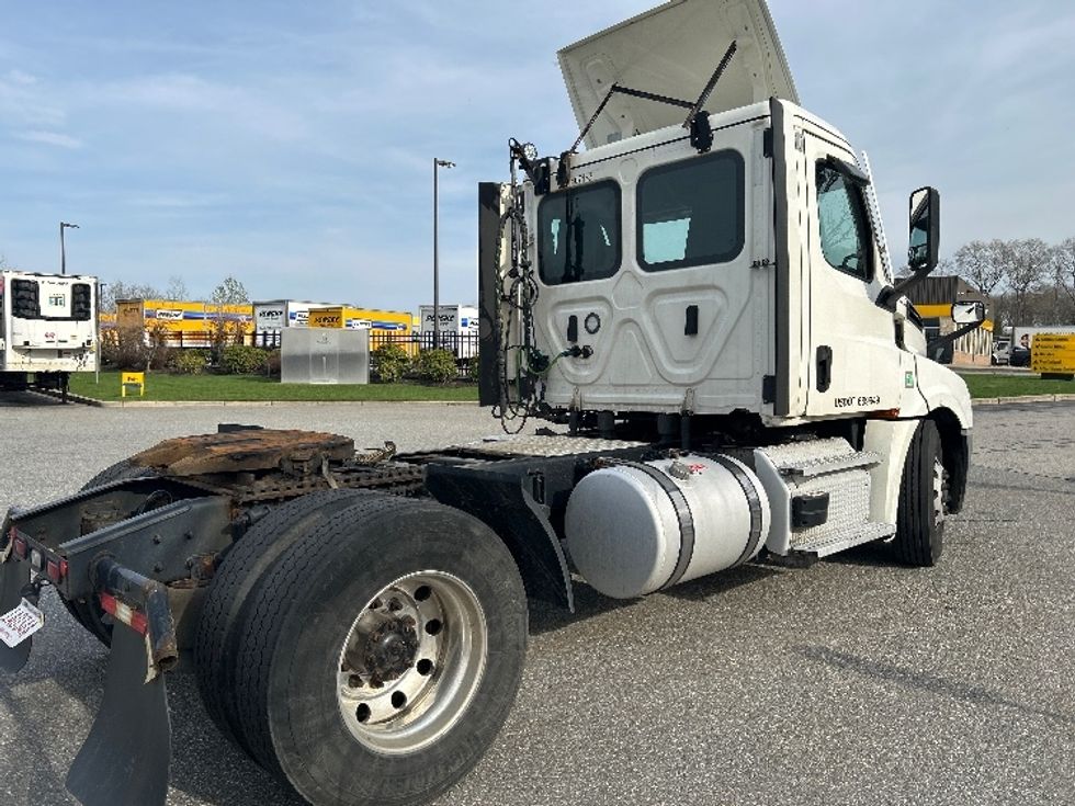 Day Cab Tractor-Heavy Duty Tractors-Freightliner-2022-T12642ST-Fitchburg-MA-476,828\n\t\tmiles-$ 43,500 - Image 7