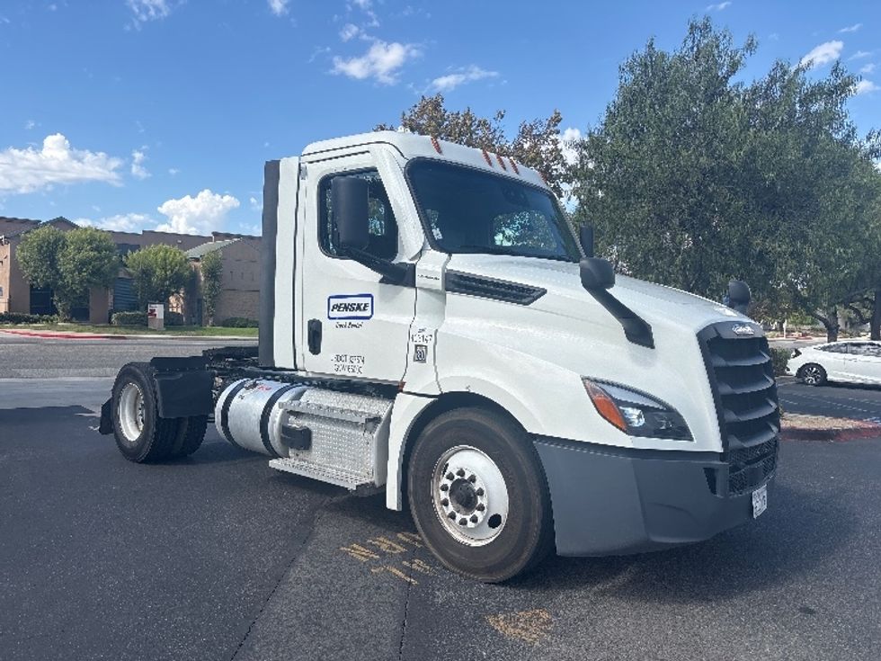 Day Cab Tractor-Heavy Duty Tractors-Freightliner-2022-T12642ST-Fontana-CA-233,275\n\t\tmiles-$ 70,500 - Image 1