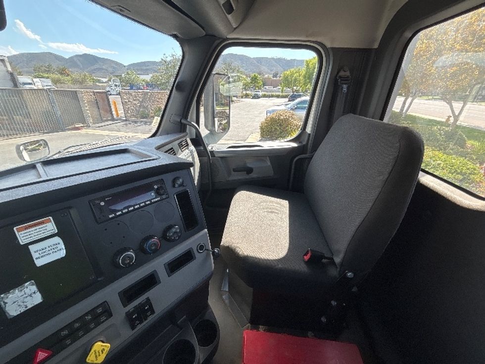 Day Cab Tractor-Heavy Duty Tractors-Freightliner-2022-T12642ST-Fontana-CA-233,275\n\t\tmiles-$ 70,500 - Image 10
