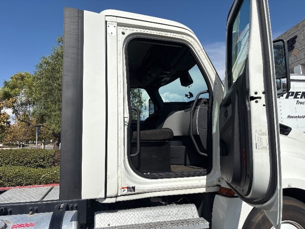 Day Cab Tractor-Heavy Duty Tractors-Freightliner-2022-T12642ST-Fontana-CA-233,275\n\t\tmiles-$ 70,500 - Image 12