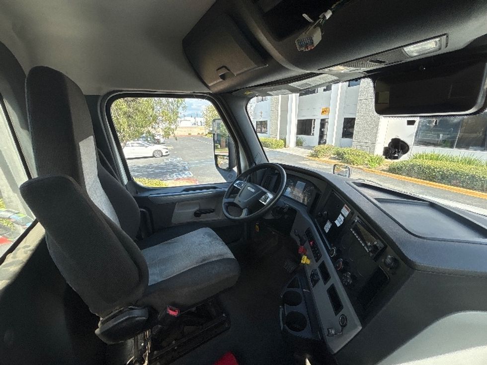 Day Cab Tractor-Heavy Duty Tractors-Freightliner-2022-T12642ST-Fontana-CA-233,275\n\t\tmiles-$ 70,500 - Image 14