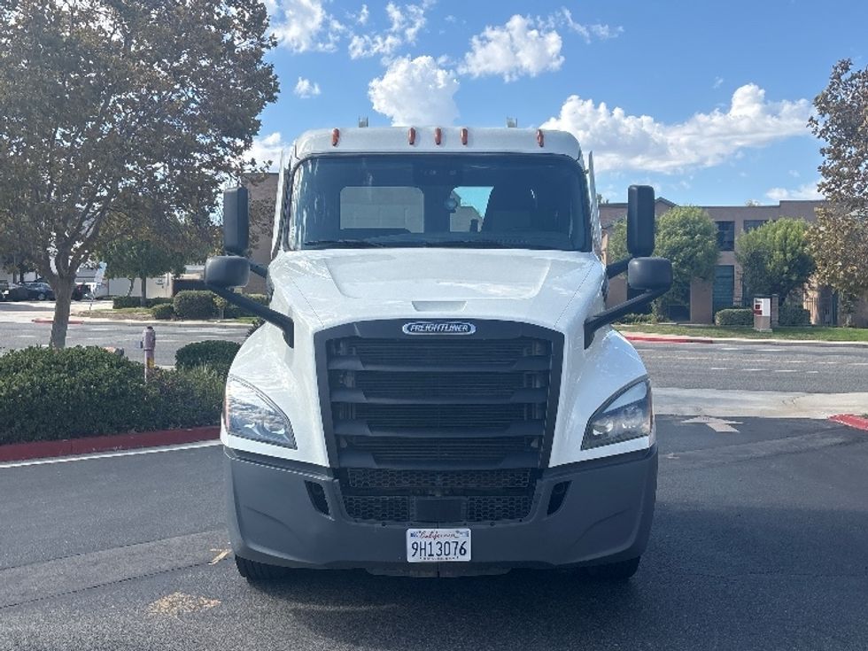 Day Cab Tractor-Heavy Duty Tractors-Freightliner-2022-T12642ST-Fontana-CA-233,275\n\t\tmiles-$ 70,500 - Image 2