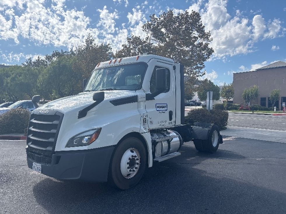 Day Cab Tractor-Heavy Duty Tractors-Freightliner-2022-T12642ST-Fontana-CA-233,275\n\t\tmiles-$ 70,500 - Image 3