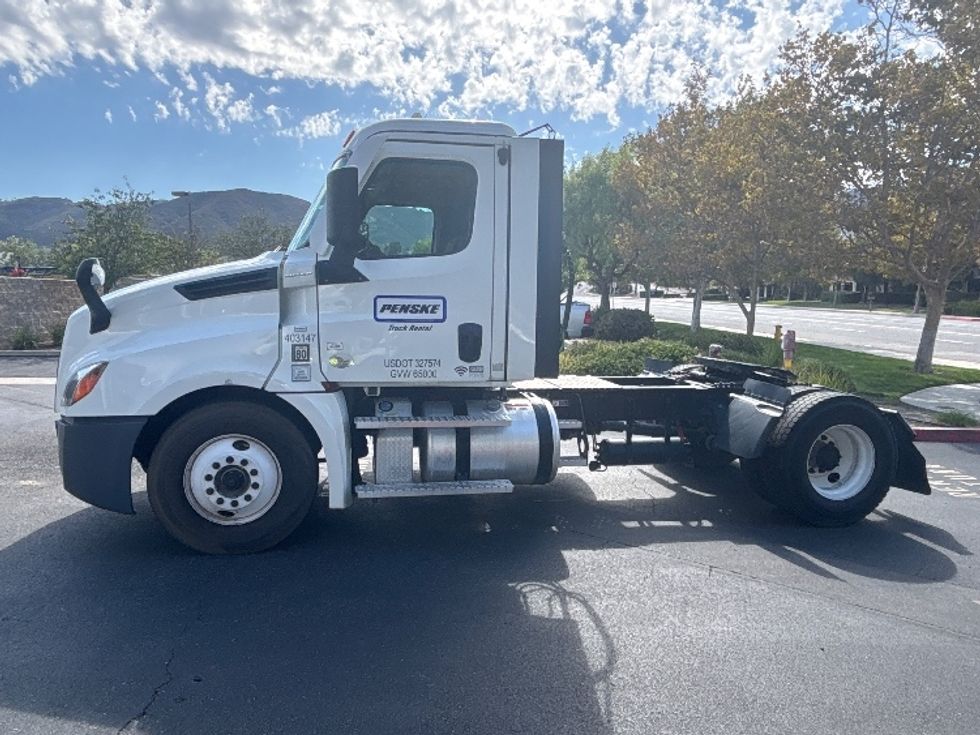 Day Cab Tractor-Heavy Duty Tractors-Freightliner-2022-T12642ST-Fontana-CA-233,275\n\t\tmiles-$ 70,500 - Image 4