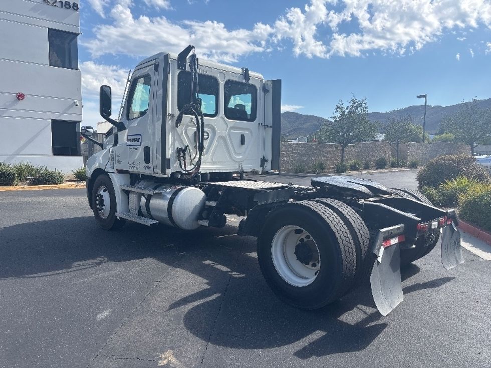Day Cab Tractor-Heavy Duty Tractors-Freightliner-2022-T12642ST-Fontana-CA-233,275\n\t\tmiles-$ 70,500 - Image 5