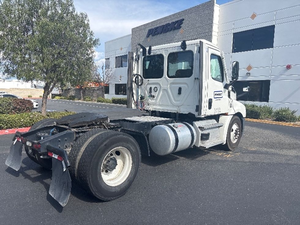 Day Cab Tractor-Heavy Duty Tractors-Freightliner-2022-T12642ST-Fontana-CA-233,275\n\t\tmiles-$ 70,500 - Image 7