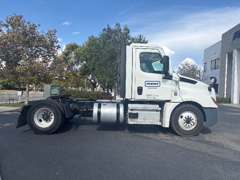 Day Cab Tractor-Heavy Duty Tractors-Freightliner-2022-T12642ST-Fontana-CA-233,275\n\t\tmiles-$ 70,500 - Image 8