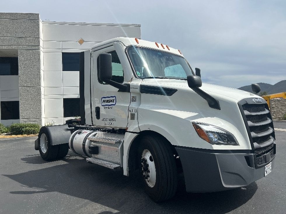 Day Cab Tractor-Heavy Duty Tractors-Freightliner-2022-T12642ST-Fontana-CA-256,975\n\t\tmiles-$ 62,250 - Image 1