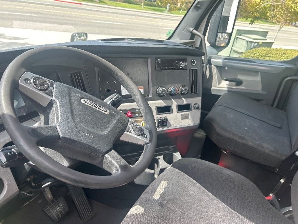 Day Cab Tractor-Heavy Duty Tractors-Freightliner-2022-T12642ST-Fontana-CA-256,975\n\t\tmiles-$ 62,250 - Image 10