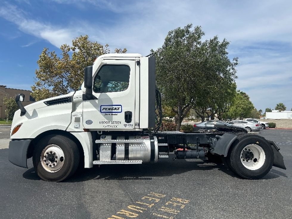 Day Cab Tractor-Heavy Duty Tractors-Freightliner-2022-T12642ST-Fontana-CA-256,975\n\t\tmiles-$ 62,250 - Image 4
