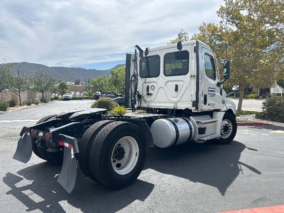 Day Cab Tractor-Heavy Duty Tractors-Freightliner-2022-T12642ST-Fontana-CA-256,975\n\t\tmiles-$ 62,250 - Image 7
