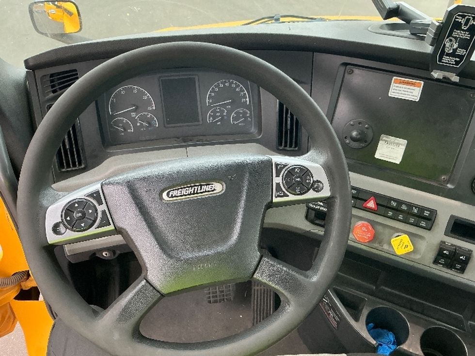 Day Cab Tractor-Heavy Duty Tractors-Freightliner-2022-T12642ST-Fontana-CA-259,630\n\t\tmiles-$ 64,750 - Image 11
