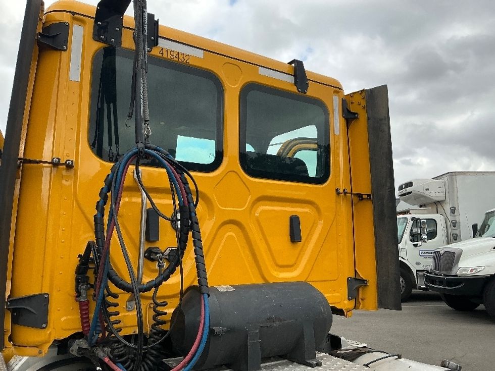 Day Cab Tractor-Heavy Duty Tractors-Freightliner-2022-T12642ST-Fontana-CA-259,630\n\t\tmiles-$ 64,750 - Image 17