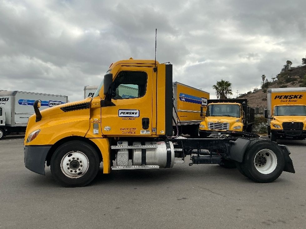 Day Cab Tractor-Heavy Duty Tractors-Freightliner-2022-T12642ST-Fontana-CA-259,630\n\t\tmiles-$ 64,750 - Image 4