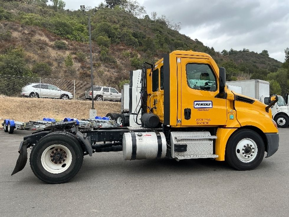 Day Cab Tractor-Heavy Duty Tractors-Freightliner-2022-T12642ST-Fontana-CA-259,630\n\t\tmiles-$ 64,750 - Image 8