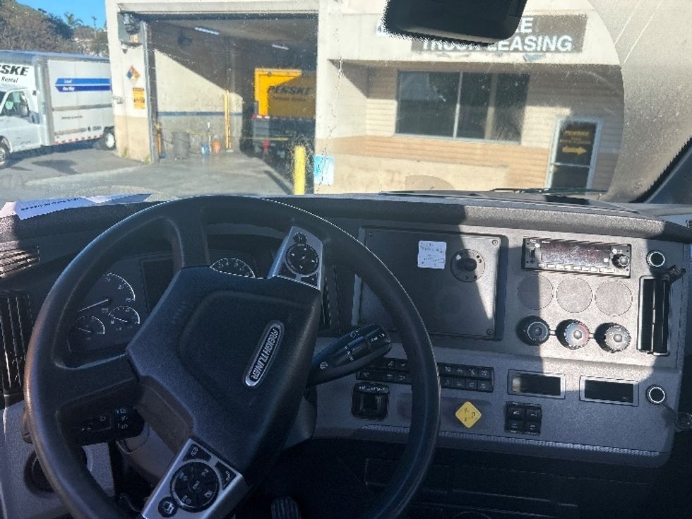 Day Cab Tractor-Heavy Duty Tractors-Freightliner-2022-T12642ST-Fontana-CA-275,923\n\t\tmiles-$ 82,000 - Image 10