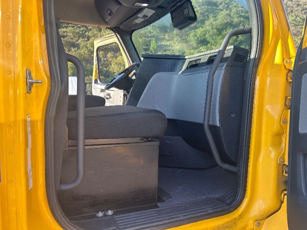 Day Cab Tractor-Heavy Duty Tractors-Freightliner-2022-T12642ST-Fontana-CA-275,923\n\t\tmiles-$ 82,000 - Image 12