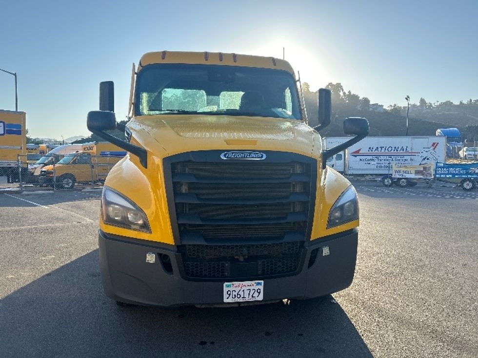 Day Cab Tractor-Heavy Duty Tractors-Freightliner-2022-T12642ST-Fontana-CA-275,923\n\t\tmiles-$ 82,000 - Image 2