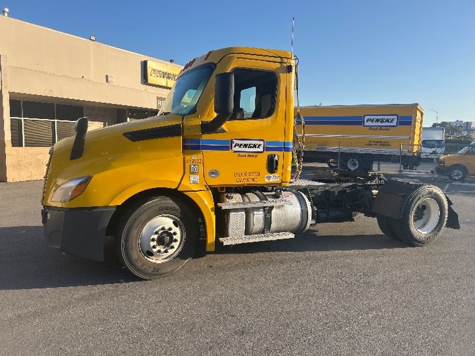 Day Cab Tractor-Heavy Duty Tractors-Freightliner-2022-T12642ST-Fontana-CA-275,923\n\t\tmiles-$ 82,000 - Image 4