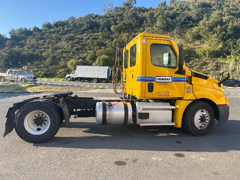 Day Cab Tractor-Heavy Duty Tractors-Freightliner-2022-T12642ST-Fontana-CA-275,923\n\t\tmiles-$ 82,000 - Image 8