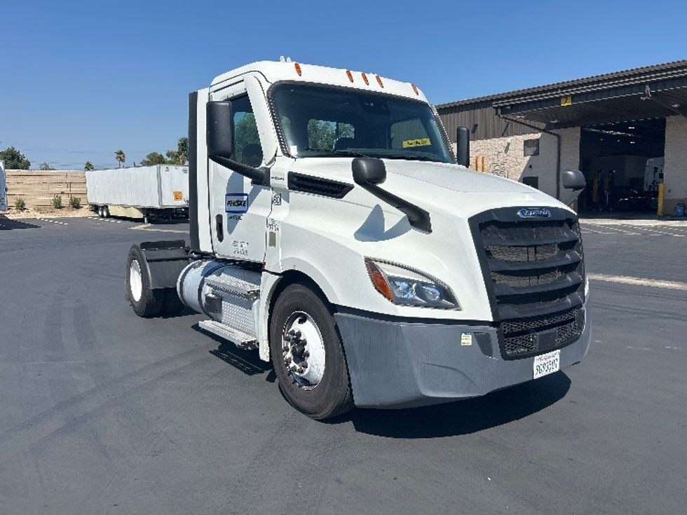 Day Cab Tractor-Heavy Duty Tractors-Freightliner-2022-T12642ST-Fontana-CA-281,512\n\t\tmiles-$ 68,000 - Image 1