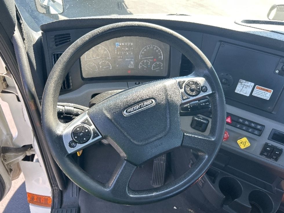 Day Cab Tractor-Heavy Duty Tractors-Freightliner-2022-T12642ST-Fontana-CA-281,512\n\t\tmiles-$ 68,000 - Image 10