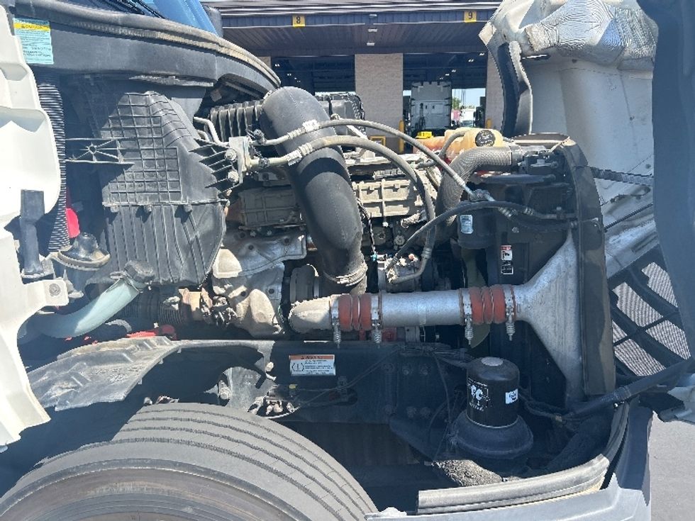 Day Cab Tractor-Heavy Duty Tractors-Freightliner-2022-T12642ST-Fontana-CA-281,512\n\t\tmiles-$ 68,000 - Image 14