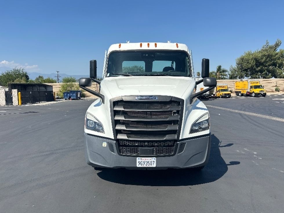 Day Cab Tractor-Heavy Duty Tractors-Freightliner-2022-T12642ST-Fontana-CA-281,512\n\t\tmiles-$ 68,000 - Image 2