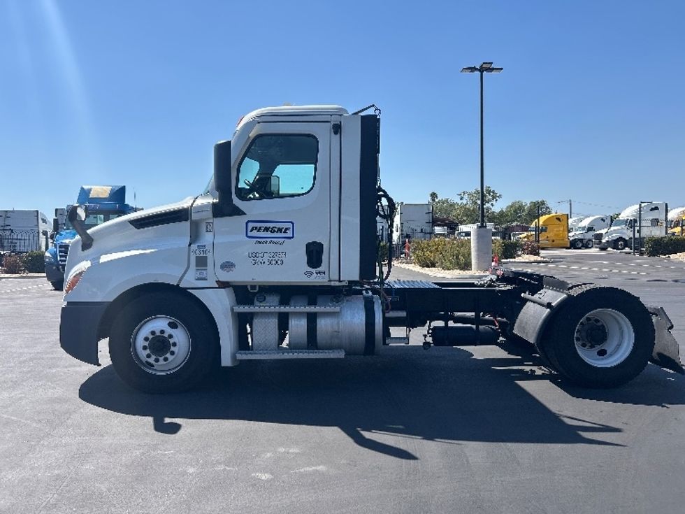 Day Cab Tractor-Heavy Duty Tractors-Freightliner-2022-T12642ST-Fontana-CA-281,512\n\t\tmiles-$ 68,000 - Image 4