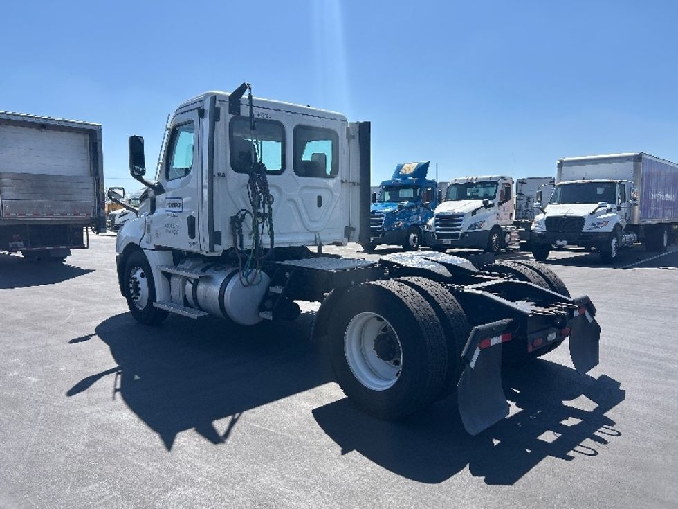 Day Cab Tractor-Heavy Duty Tractors-Freightliner-2022-T12642ST-Fontana-CA-281,512\n\t\tmiles-$ 68,000 - Image 5
