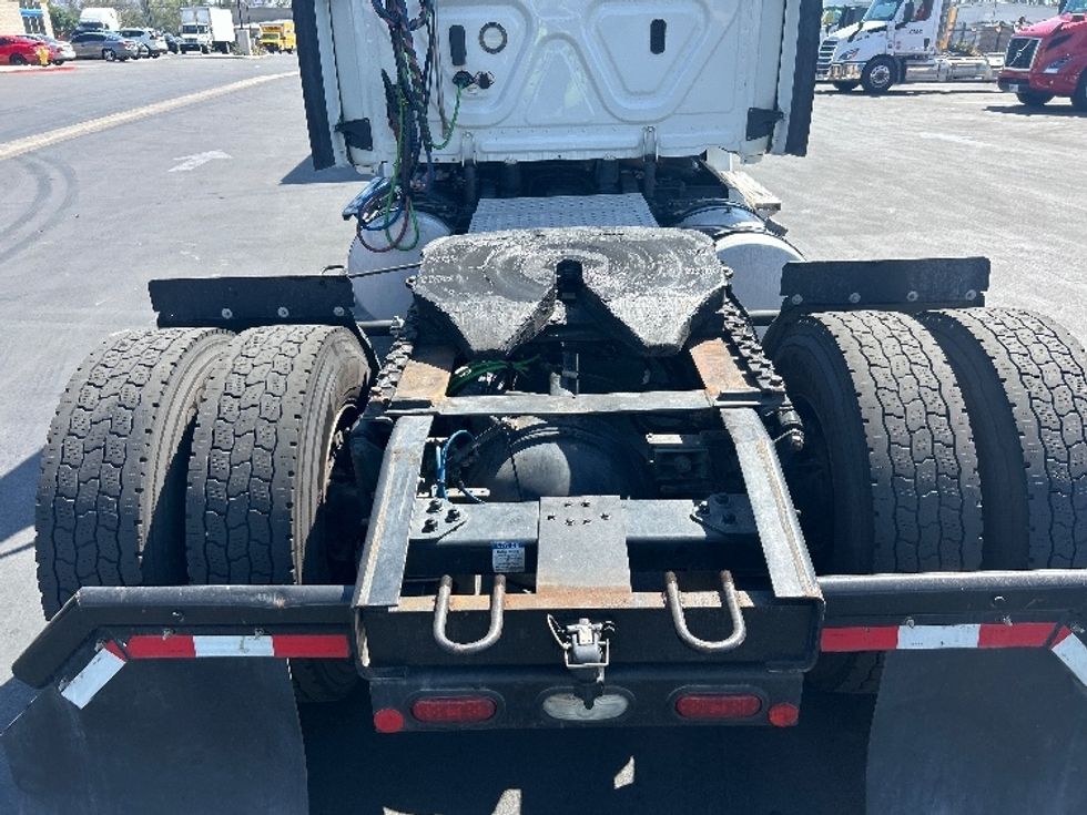 Day Cab Tractor-Heavy Duty Tractors-Freightliner-2022-T12642ST-Fontana-CA-281,512\n\t\tmiles-$ 68,000 - Image 6