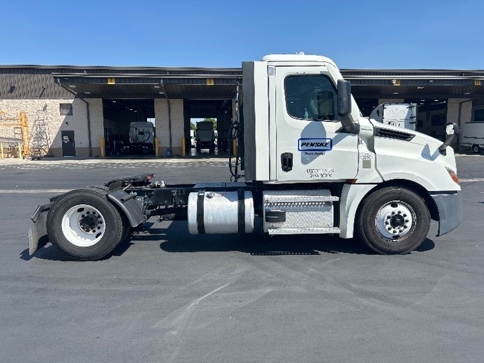 Day Cab Tractor-Heavy Duty Tractors-Freightliner-2022-T12642ST-Fontana-CA-281,512\n\t\tmiles-$ 68,000 - Image 8